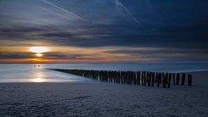 Sonnenuntergang an der Küste von Zoutelande Zeeland von Menno Schaefer