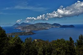 Blick auf Vulcanello, Lipari und Salina von Vinte3Sete
