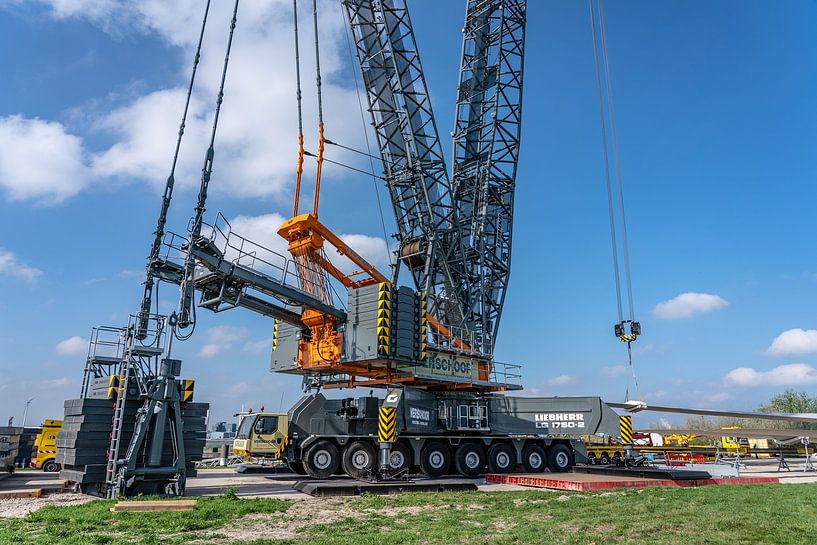 Liebherr LG 1750 from Verschoor Crane Rental. by Jaap van den Berg