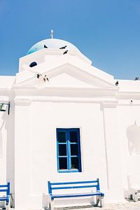 Église blanche et pigeons sur Patrycja Polechonska