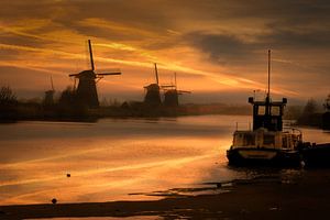 Kinderdijk sur Antonie van Gelder Beeldend kunstenaar