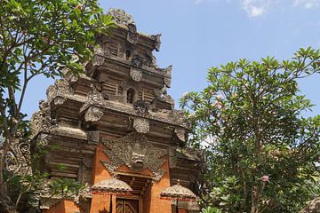 Kleurrijke tempel op Bali van Marilyn Bakker
