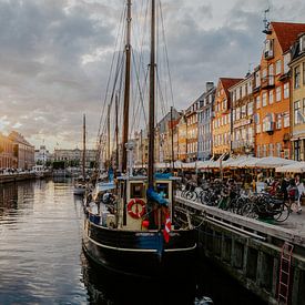 Zonsondergang Nyhavn Kopenhagen Denemarken van Jessie Jansen