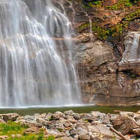 Wasserfall im Maggiatal im sonnigen Tessin von Dieter Fischer