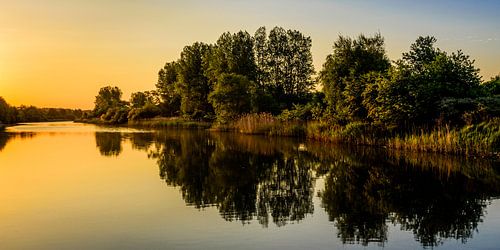 Lever de soleil sur le canal - II