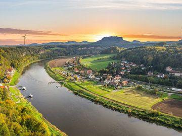 Zonsondergang met de Elbe in Saksisch Zwitserland van Animaflora PicsStock