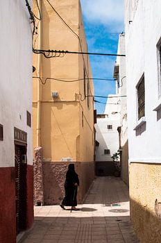 Old woman passing by in the medina of Rabat, Morocco.