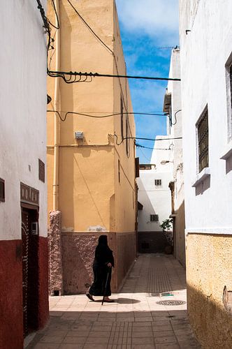 Vieille femme qui passe, Rabat, Maroc