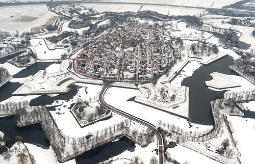 Luchtfoto Naarden Vesting in de winter