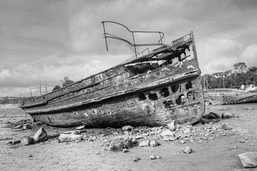 HDR urbex Cimetiere a bateaux ship graveyard at Quelmer brittany sur W J Kok
