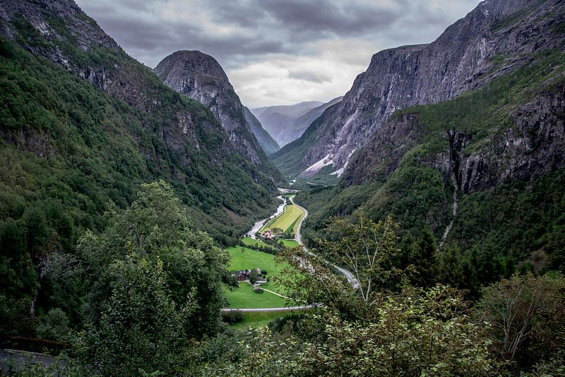 View with mountains in Norway von Lisa Berkhuysen