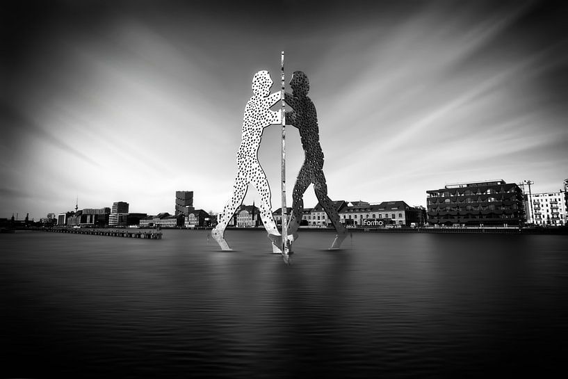 Berlin  Molecule Man Skulputur in der Spree von Marlika Art