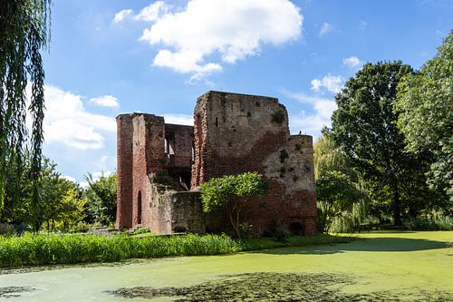 Ravesteyn Ruin in Heenvliet
