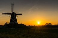 coucher de soleil apaisant avec un moulin à vent par Rene Wassenbergh Aperçu