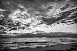 Wolken aan zee - Spanje van Jacqueline Lemmens