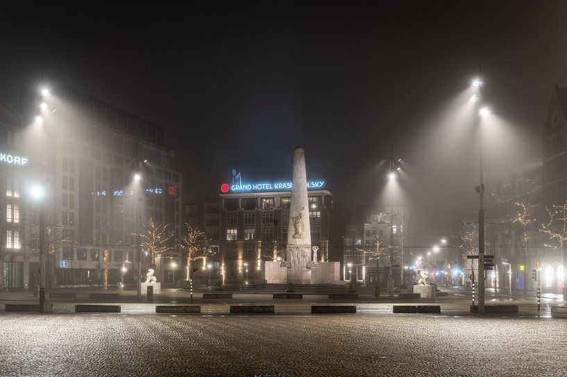 Avondklok in Amsterdam - Monument op de Dam van Renzo Gerritsen