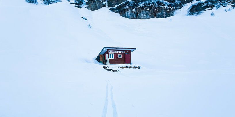 Almrausch Schutzhütte in Zürs am Arlberg im Winter von Werner Dieterich