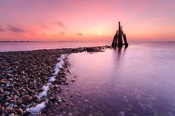 Kleurrijke zonsopkomst bij het Grevelingenmeer van Sander Grefte