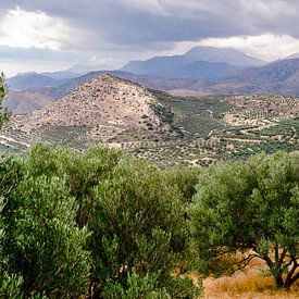 uitzicht over de bergen van Kreta van Joke Troost