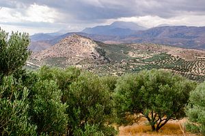 uitzicht over de bergen van Kreta van Joke Troost