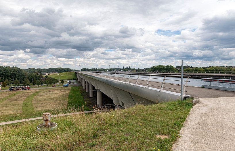 Pont-canal du Sartthe by Richard Wareham