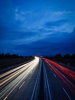 Autobahn bei Nacht