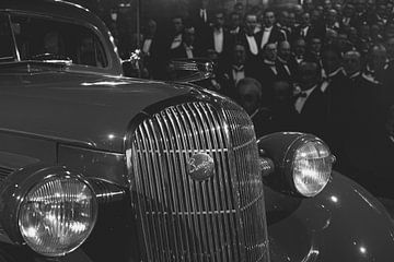 Al Capone atmosphere with Prohibition-era Buick by autofotografie nederland