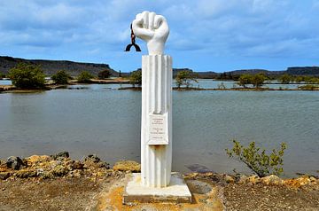 Slave monument in Curaçao by Karel Frielink
