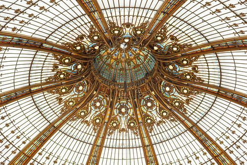 De kleurrijke hemel van Galeries Lafayette