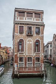 Alte Gebäude am Kanal im alten Zentrum von Venedig, Italien