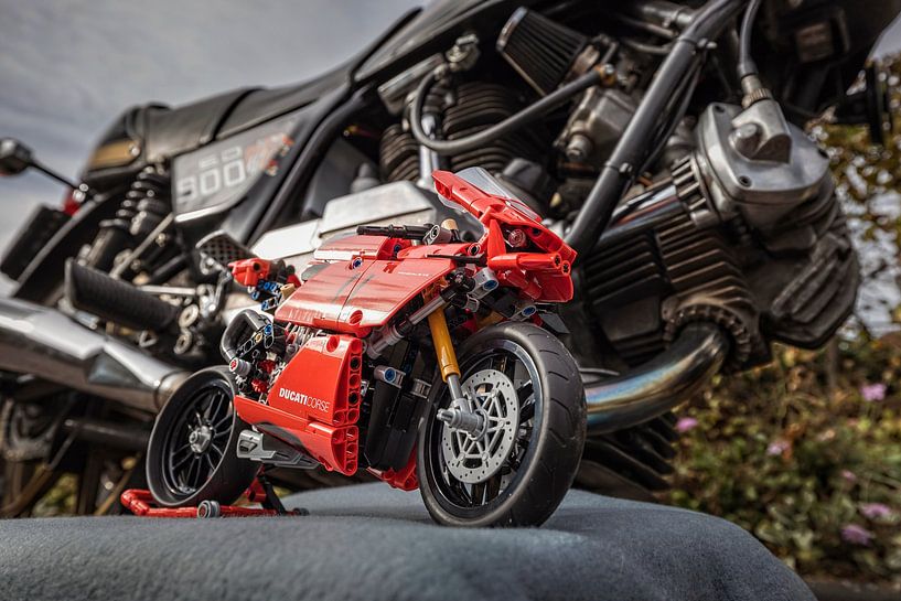 Lego Ducati Panigale V4R by Rob Boon