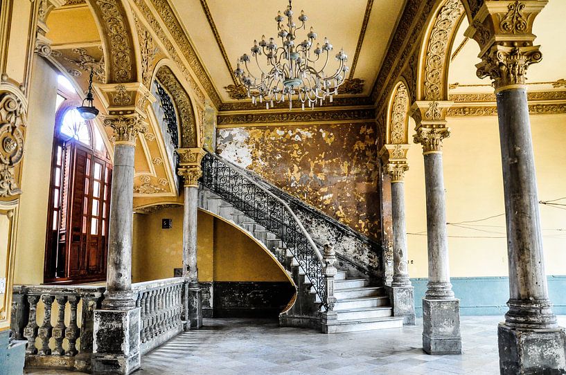 beautiful building in havana, cuba by Sabrina Varao Carreiro