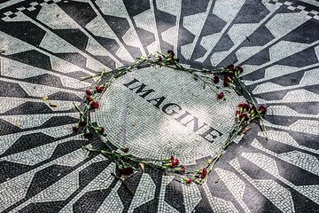 New York Strawberry Fields Vredessymbool van Eric van Nieuwland