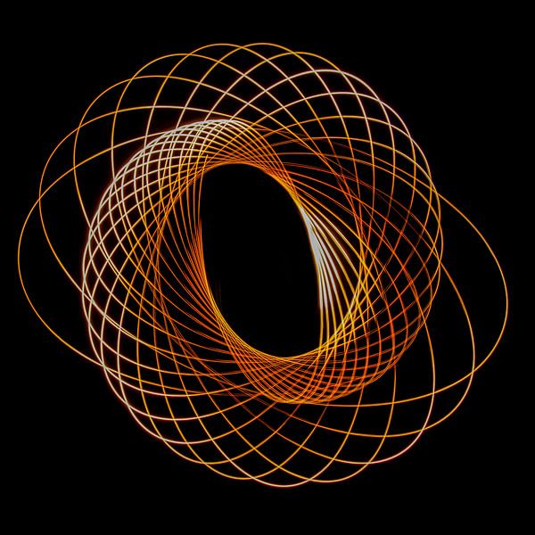 Das Spiel mit dem Licht, eine mit einer Taschenlampe gemachte Spirale. von Gert Hilbink