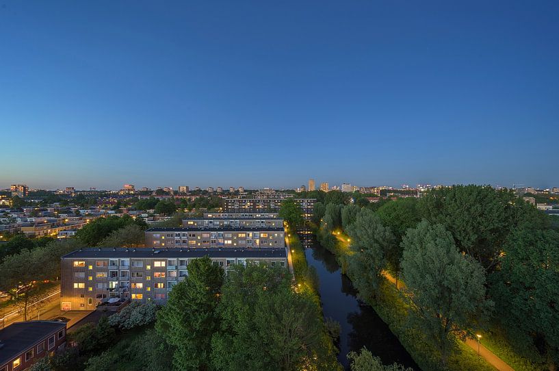 Amsterdam während der blauen Stunde von Peter Bartelings