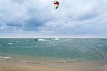 Kitesurfing on the sand motor by Marian Sintemaartensdijk