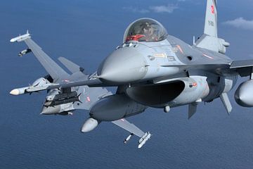 2 F-16s boven zee van Sentry Aviation News