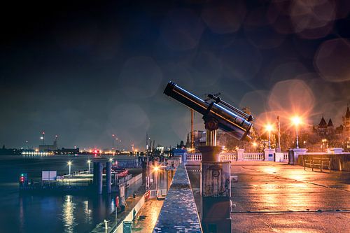 Ferngläser an den Scheldekais in Antwerpen