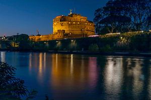 Château Saint-Ange à Rome de nuit