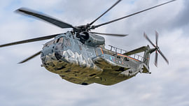 Hélicoptère de transport Sikorsky CH-53G de la Bundeswehr, avec une livrée spéciale.