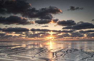 Zonsondergang aan zee van Lisa Bouwman