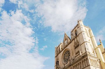 Kathedraal Saint-Jean de Lyon onder een betoverende hemel van Carolina Reina