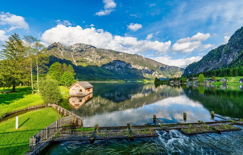 Boothuis aan het meer bij Hallstatt in Oostenrijk van Andreas Völkel
