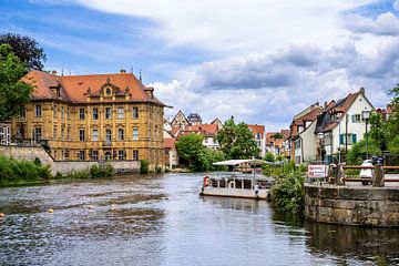 Het kunstenaarshuis Villa Concoridia aan de rivier de Regnitz in de historische oude binnenstad van  van ManfredFotos