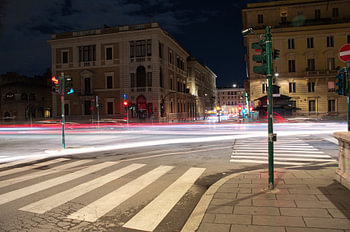 Intersection Ponte Umberto I et Lungotevere Tor Di Nona à Rome Italie