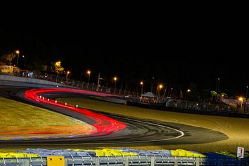 Racing at Night van Rick Kiewiet