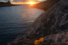Zonsondergang in Xlendi van Henk Harsevoort