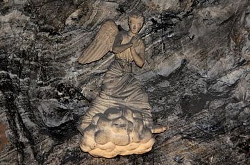 Beeld van een engel in de zoutkathedraal van Zipaquirá van Karel Frielink