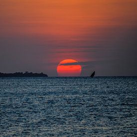 Zonsondergang  Pemba eiland in Tanzania van olaf groeneweg