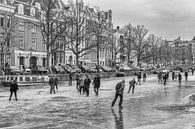 Schaatsers op de Keizersgracht in Amsterdam van Dennisart Fotografie thumbnail